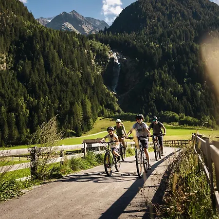 Luxury Naturperle Inklusive Stubai Super Card Haus Alpenprinzessin Helles Holzhaus Zentral , Modern & Grossraeumig Lägenhet *